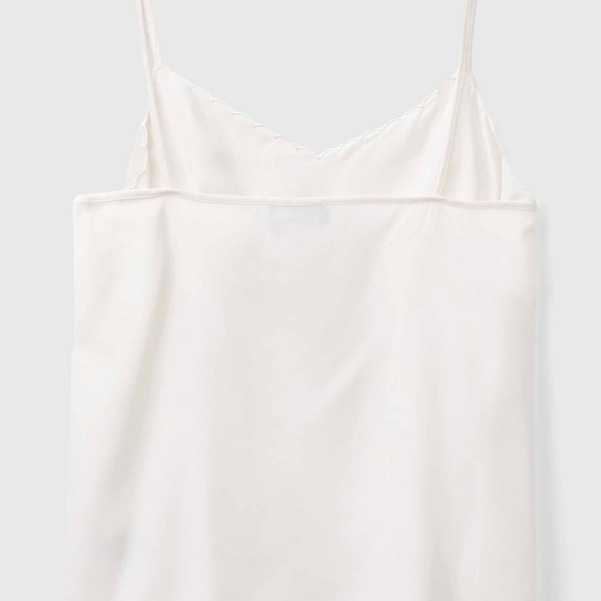 Kadın Krem Viskon Karışımlı Göğsü ve Etek Ucu Fırfırlı İnce Askılı Bluz