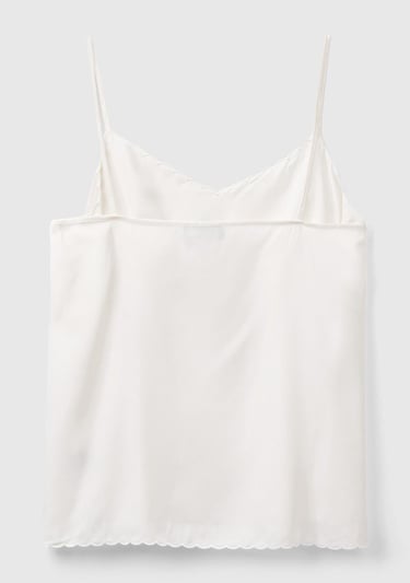  Kadın Krem Viskon Karışımlı Göğsü ve Etek Ucu Fırfırlı İnce Askılı Bluz