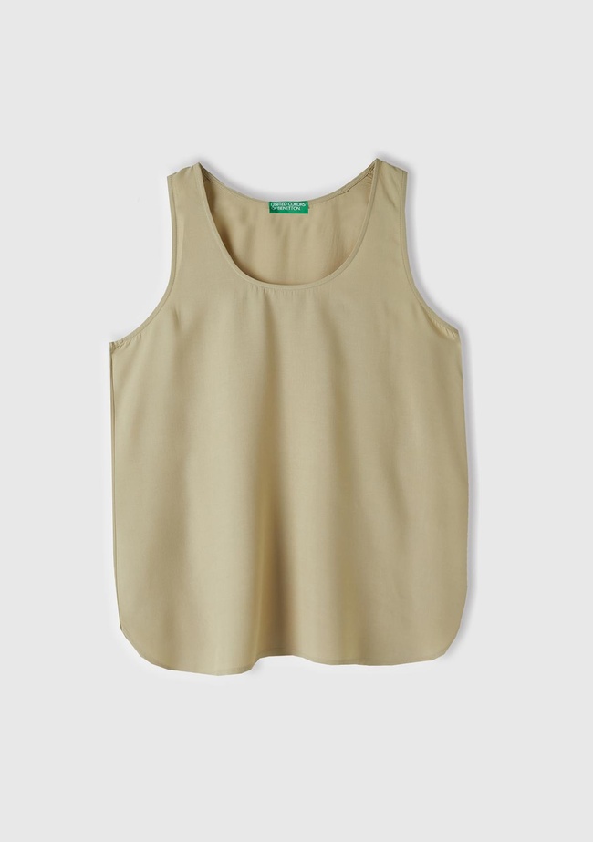  Kadın Bej %100 Viskoz Dekoratif Dikişli Geniş Bisiklet Yaka Kolsuz Bluz