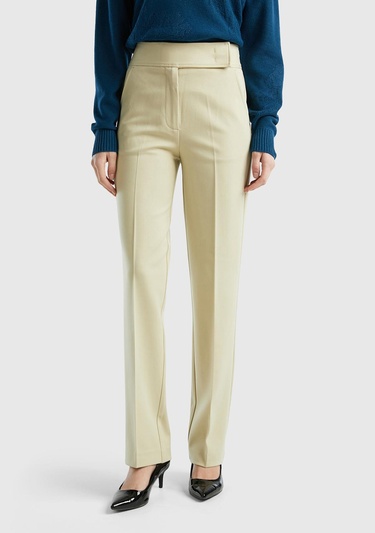  Kadın Bej Viskoz Karışımlı Beli Kalın Bantlı Cepli Pantolon