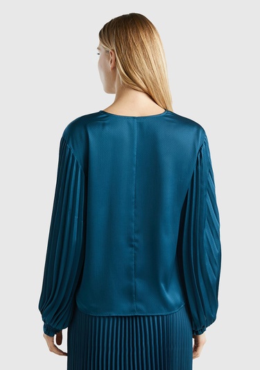  Kadın Petrol Mavisi Kolları Detaylı V Yaka Bluz