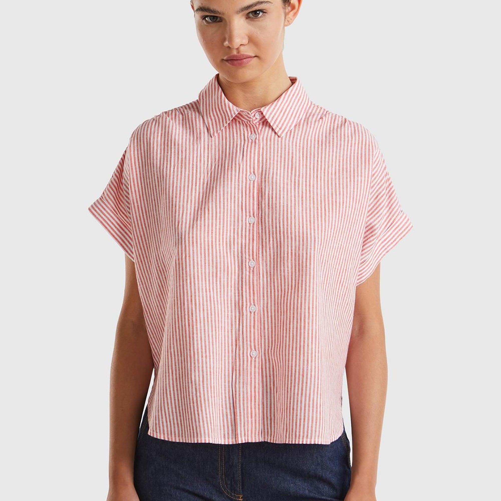 Kadın Kırmızı Pamuk Karışımlı Çizgili Arkası Uzun Kıvrık Kol Gömlek