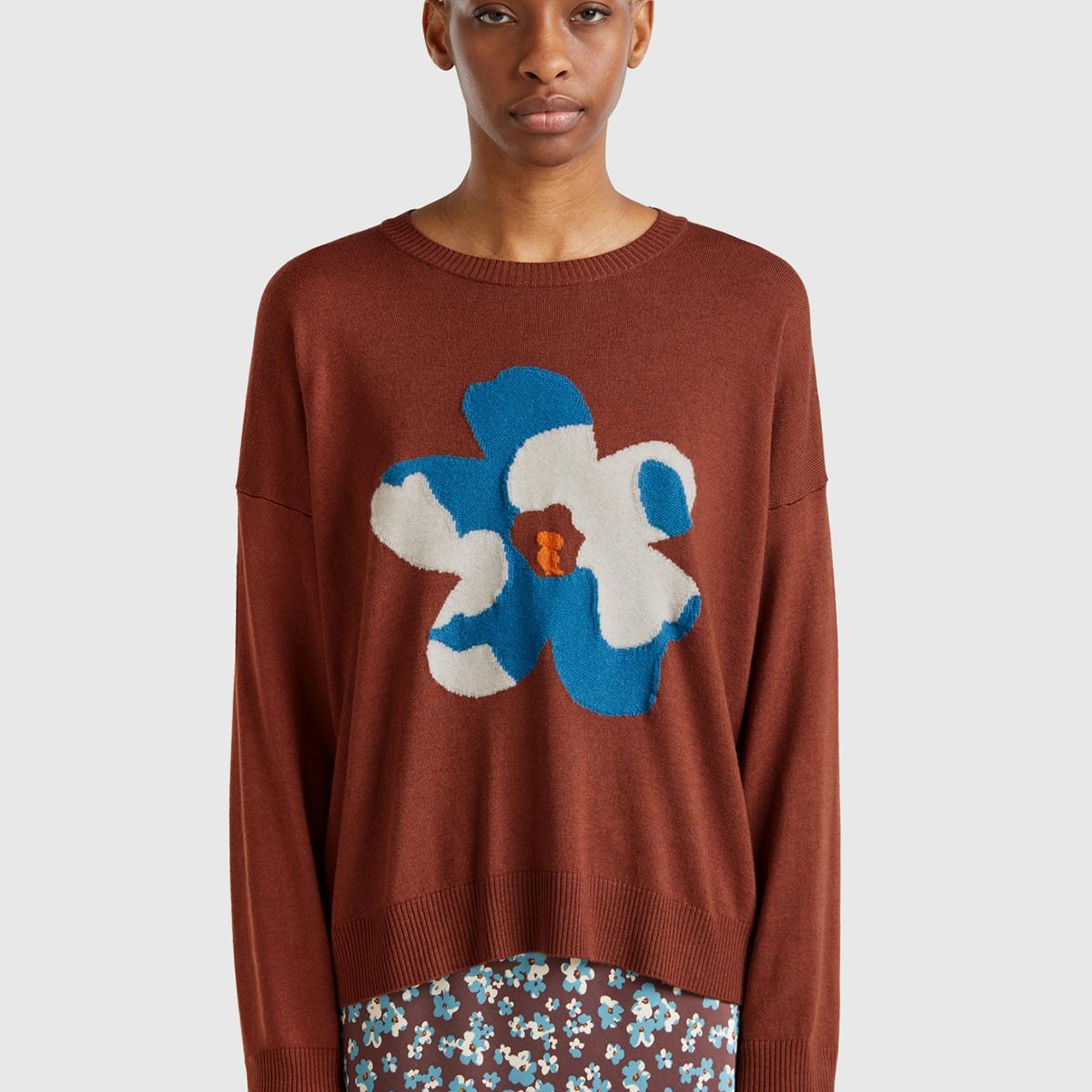 Kadın Kahverengi Viskoz Karışımlı Çiçek Desenli Kazak