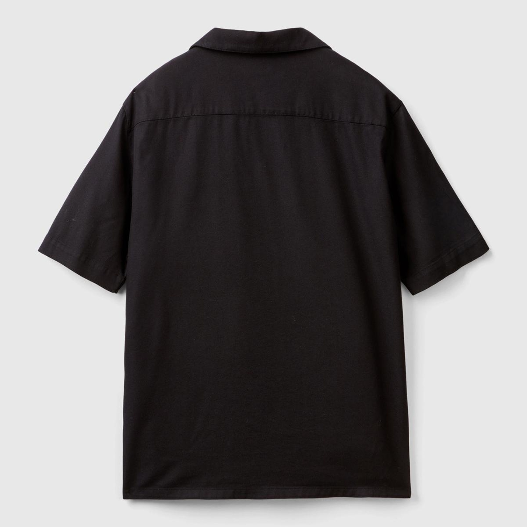 Erkek Siyah Pamuk Karışımlı Cep Detaylı Bowling Yaka Kısa Kollu Gömlek