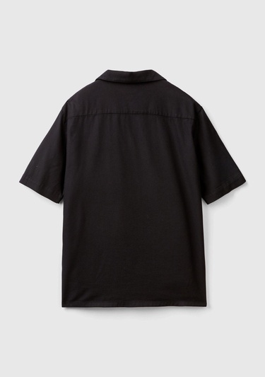  Erkek Siyah Pamuk Karışımlı Cep Detaylı Bowling Yaka Kısa Kollu Gömlek