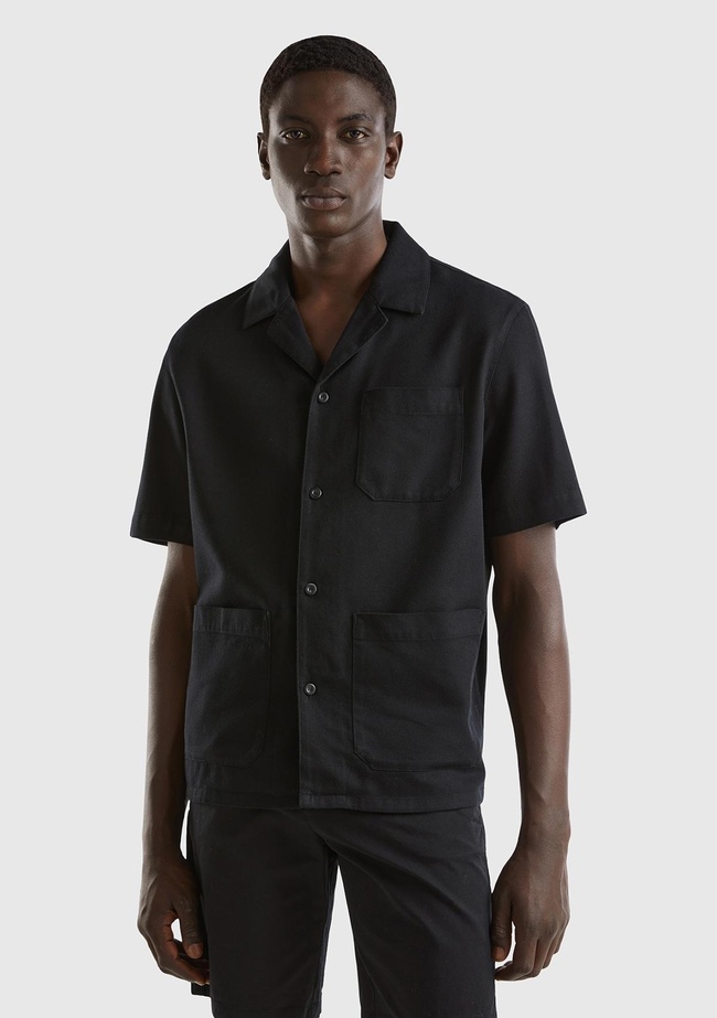  Erkek Siyah Pamuk Karışımlı Cep Detaylı Bowling Yaka Kısa Kollu Gömlek