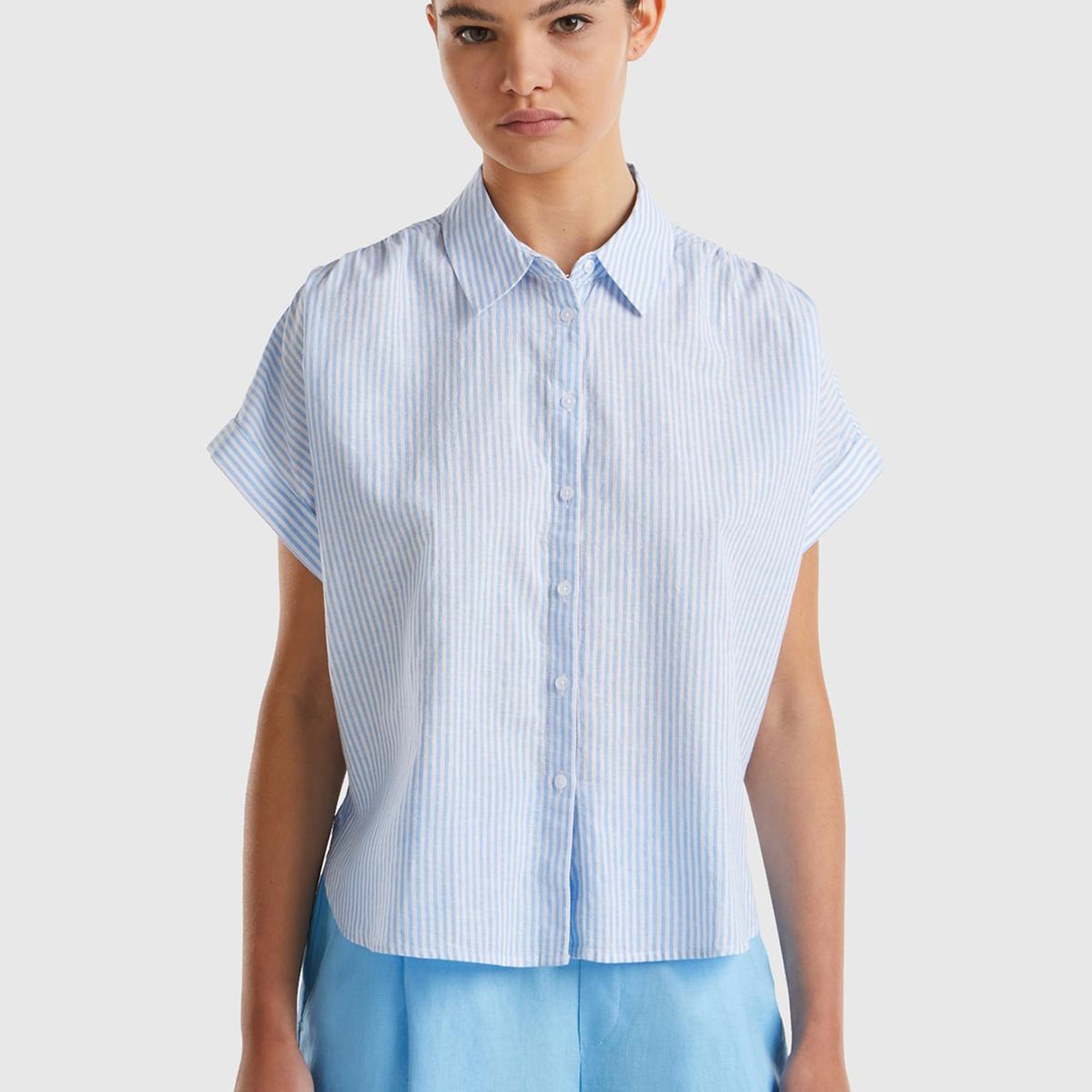 Kadın Mavi Pamuk Karışımlı Çizgili Arkası Uzun Kıvrık Kol Gömlek