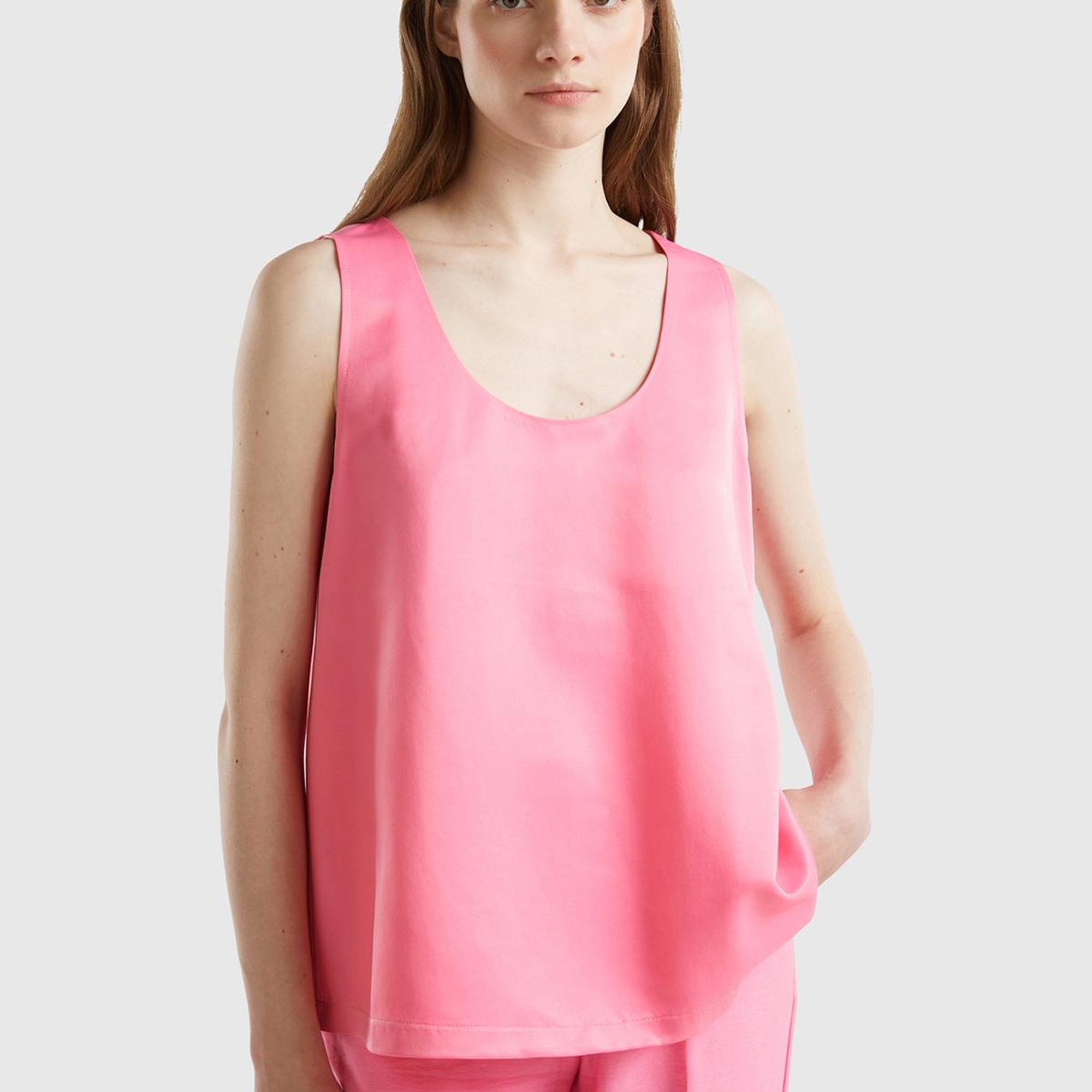 Kadın Açık Pembe Viskoz Karışımlı Saten Kolsuz Bluz