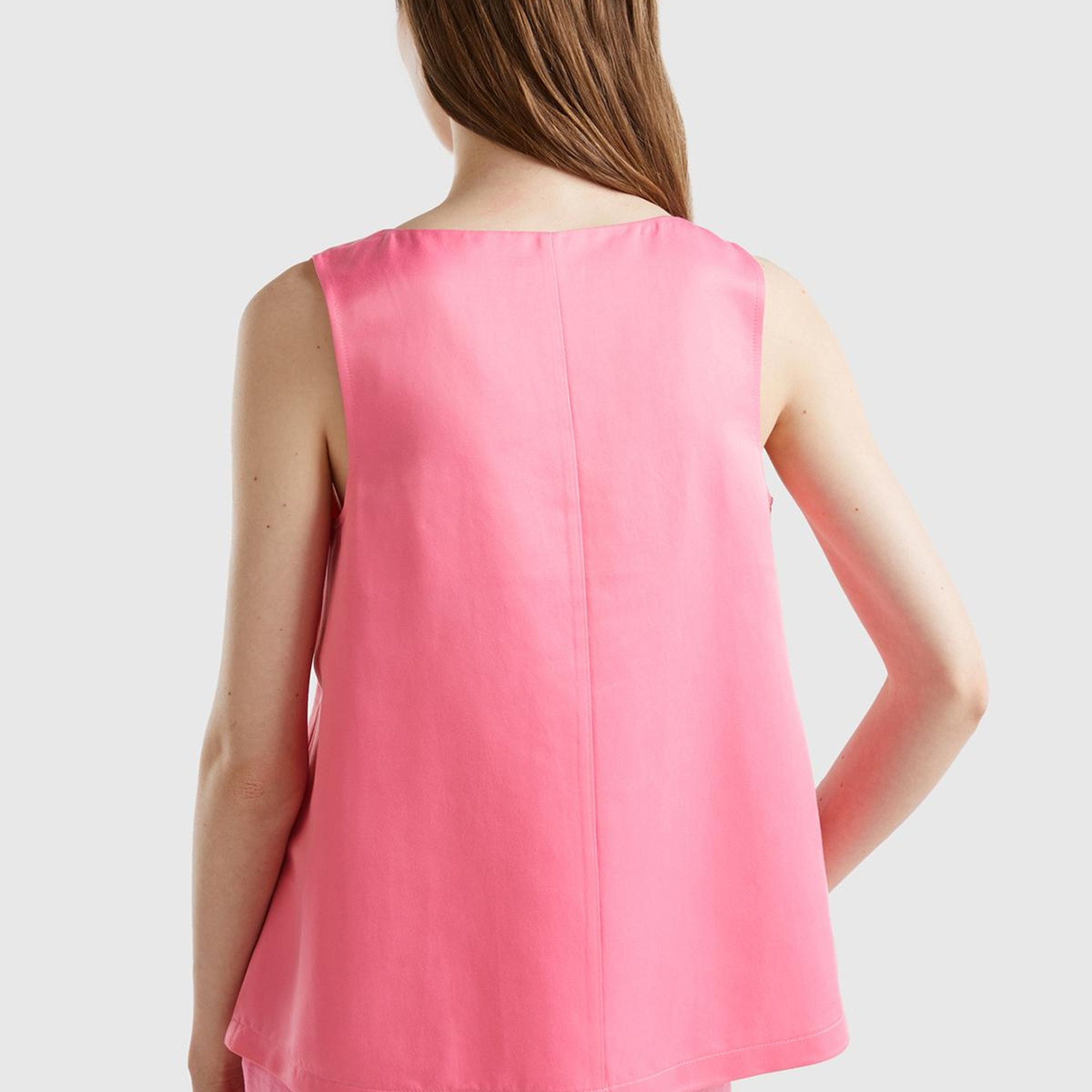 Kadın Açık Pembe Viskoz Karışımlı Saten Kolsuz Bluz