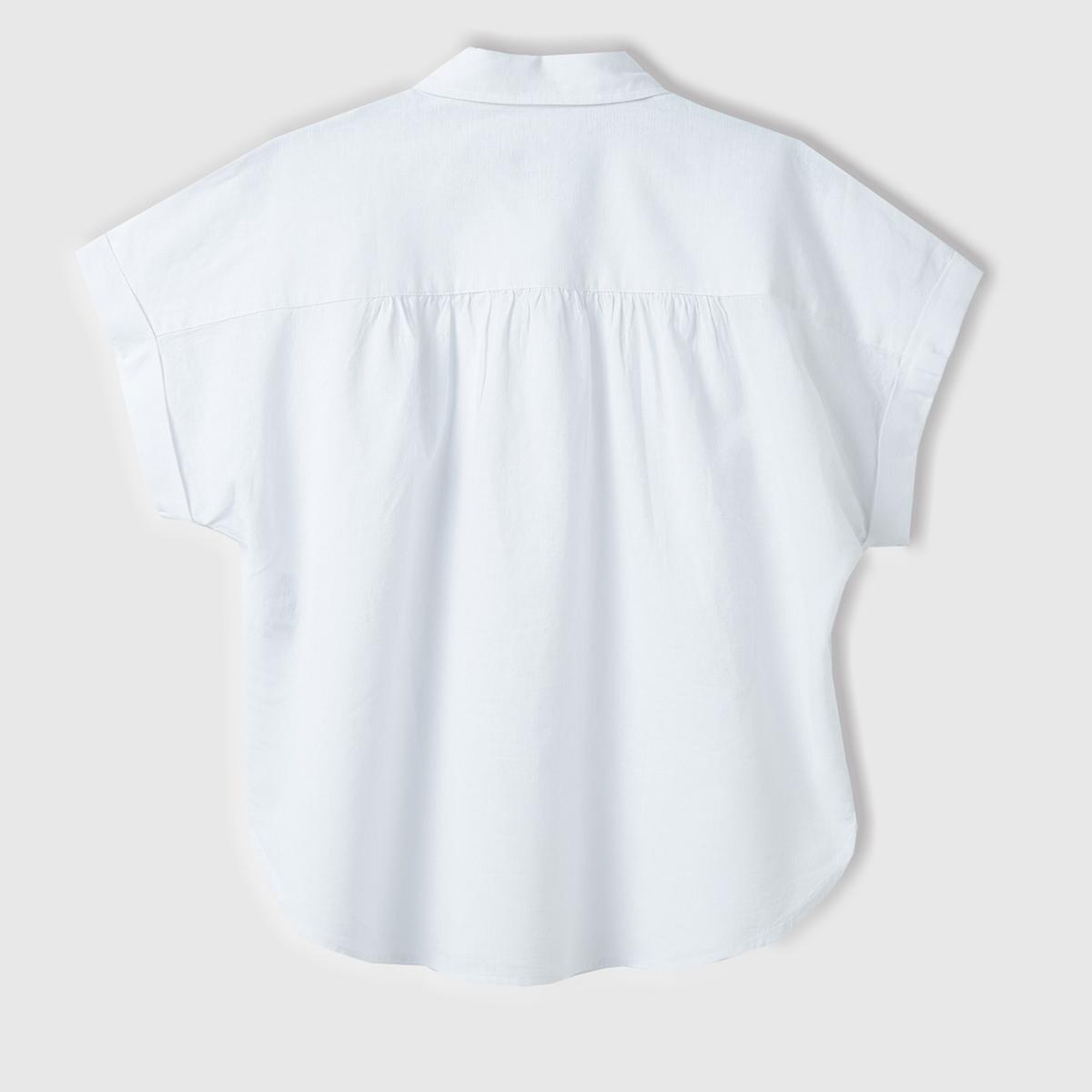 Kadın Beyaz Pamuk Karışımlı Çizgili Arkası Uzun Kıvrık Kol Gömlek