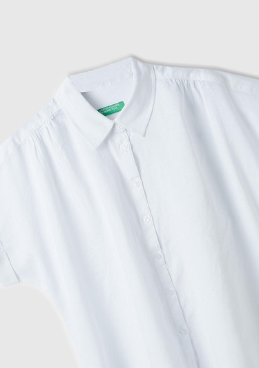  Kadın Beyaz Pamuk Karışımlı Çizgili Arkası Uzun Kıvrık Kol Gömlek