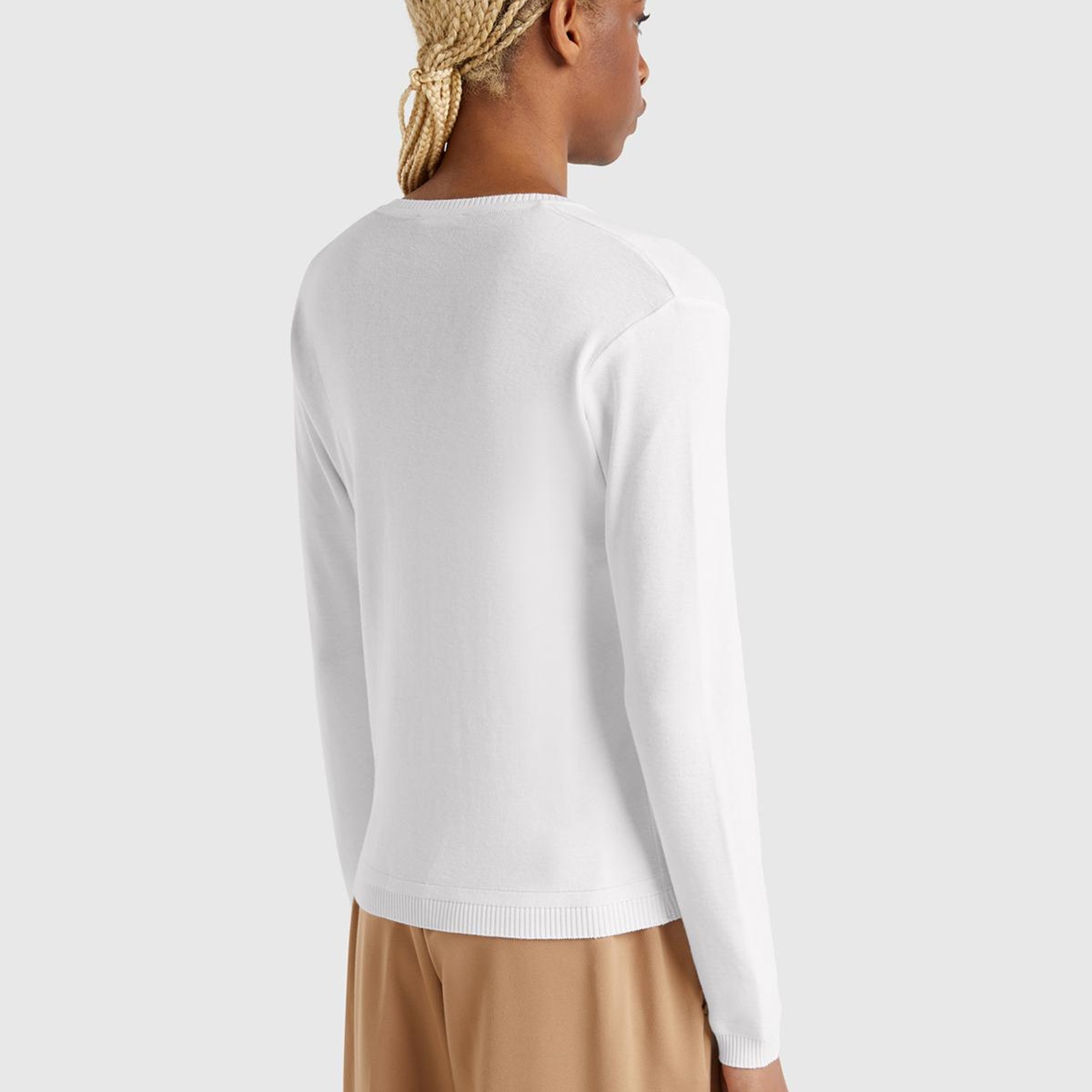 Kadın Beyaz %100 Pamuk Nervür Detaylı V Yaka İnce Kazak