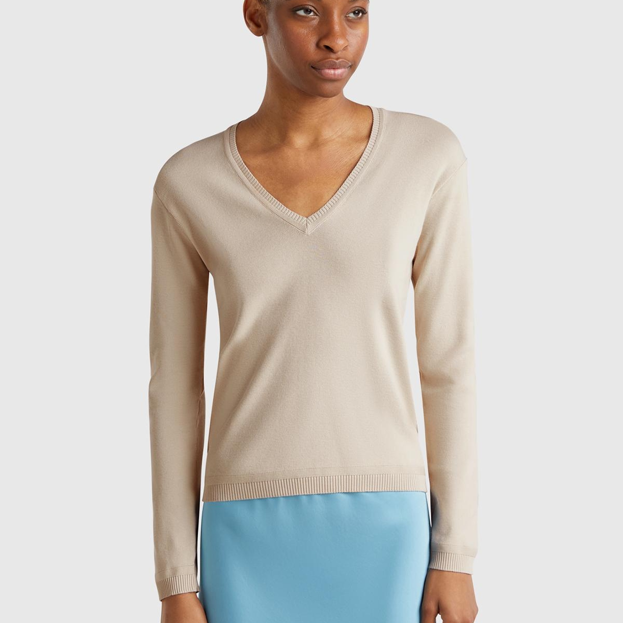 Kadın Taş Rengi %100 Pamuk Nervür Detaylı V Yaka İnce Kazak