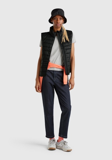  Kadın Siyah Polyester Dolgulu Fermuarlı Slim Fit Pufa Yelek