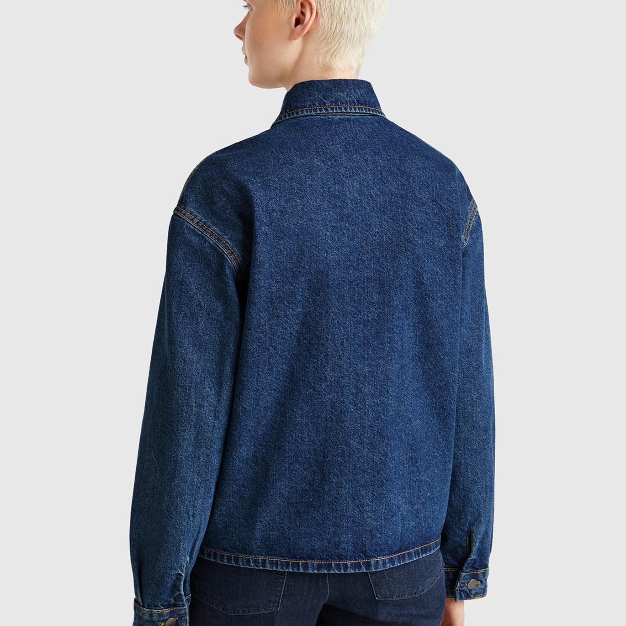 Kadın Koyu Mavi %100 Pamuk Cepli Düğmeli Oversize Denim Ceket