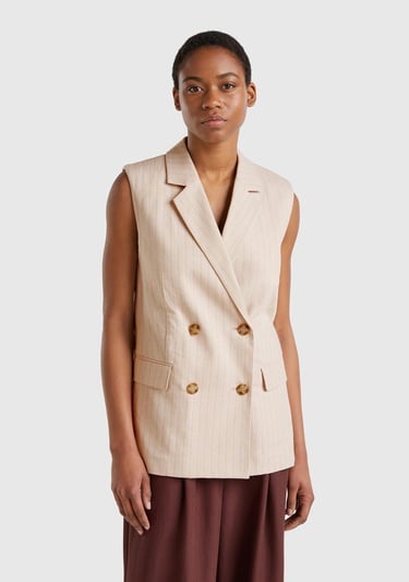  Kadın Bej Pamuk ve Keten Karışımlı İnce Çizgili Cepli Kruvaze Yelek