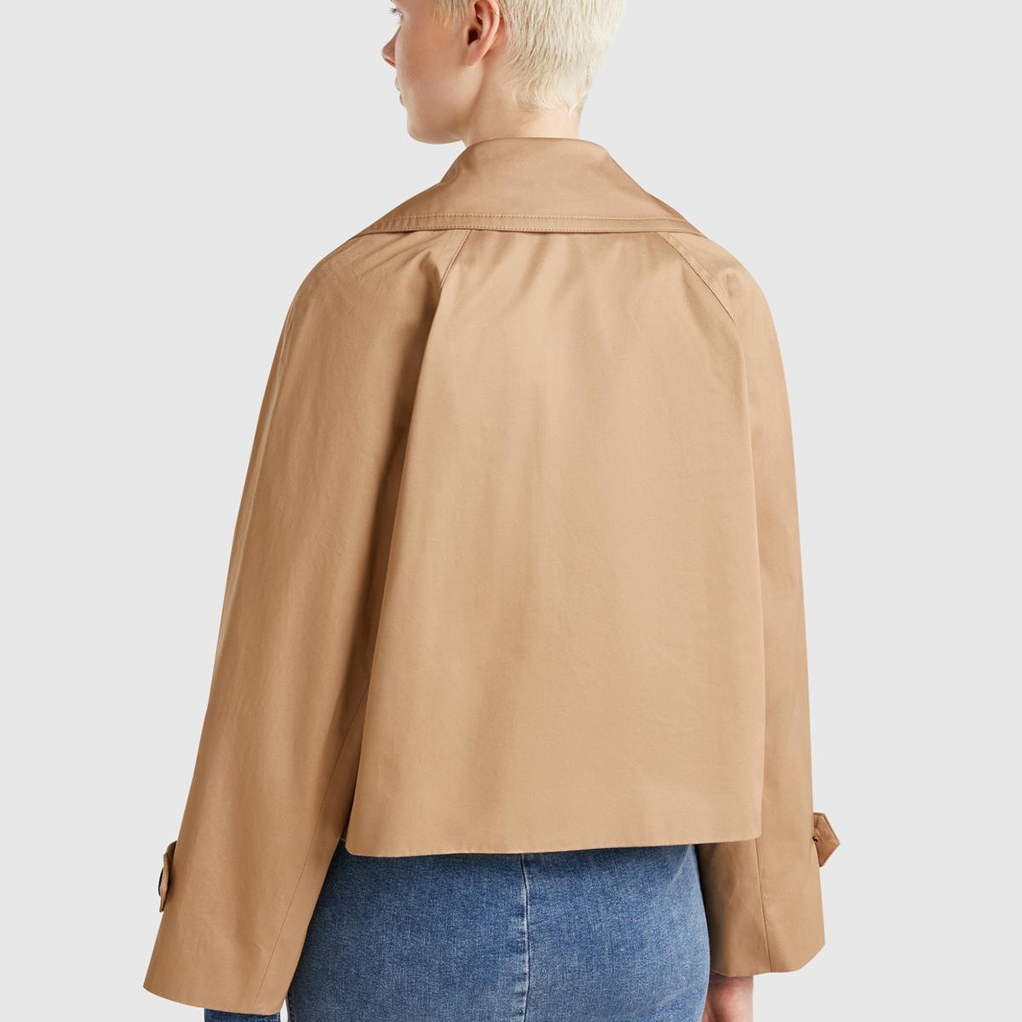 Kadın Bej Pamuklu Önü ve Kolu Düğmeli Astarlı Crop Ceket