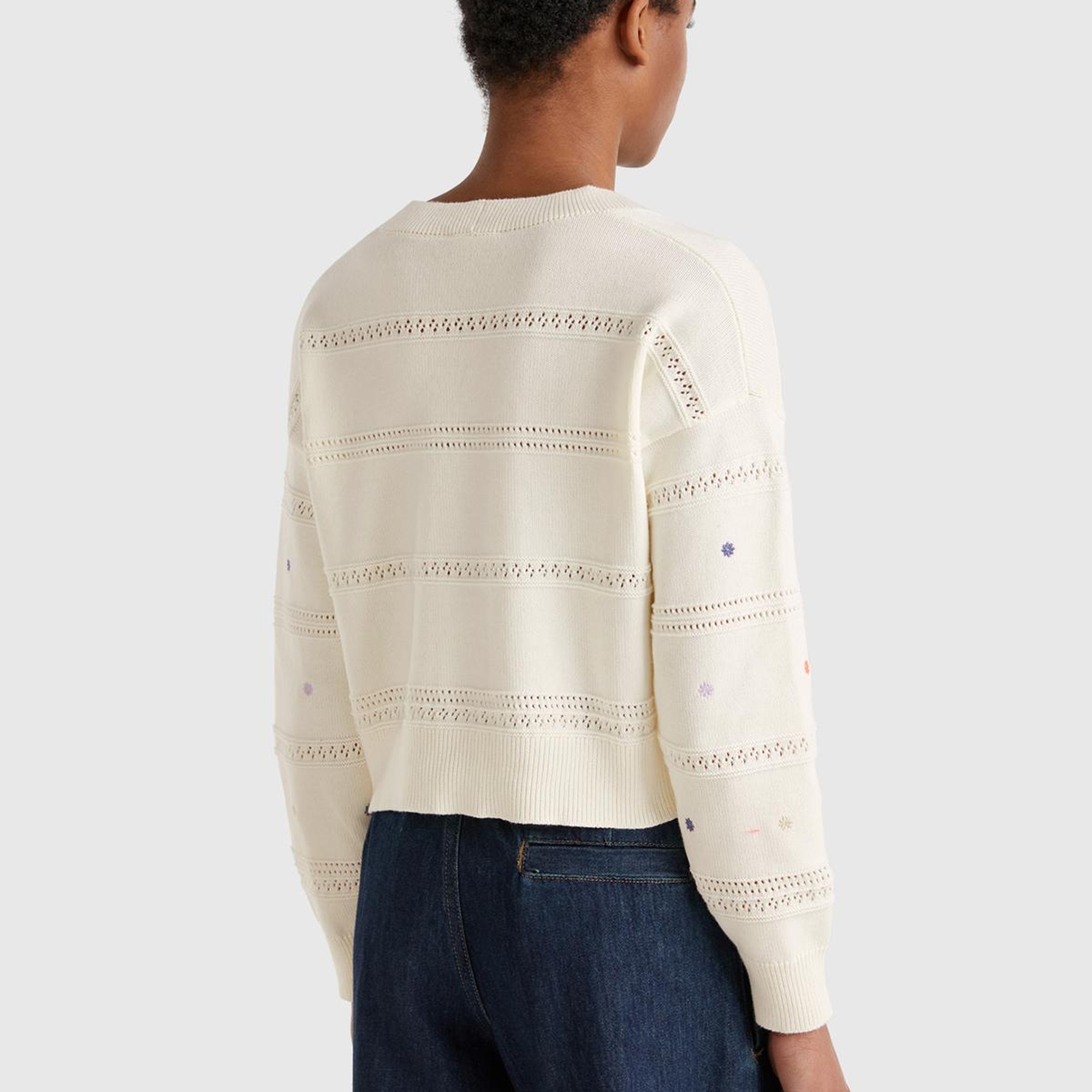 Kadın Krem %100 Pamuk Çiçek İşlemeli Nervür Detaylı Düşük Omuzlu Hırka