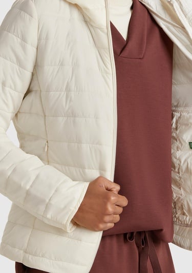  Kadın Krem Polyester Dolgulu Feramuarlı Kapüşonlu Slim Fit Puffer Mont