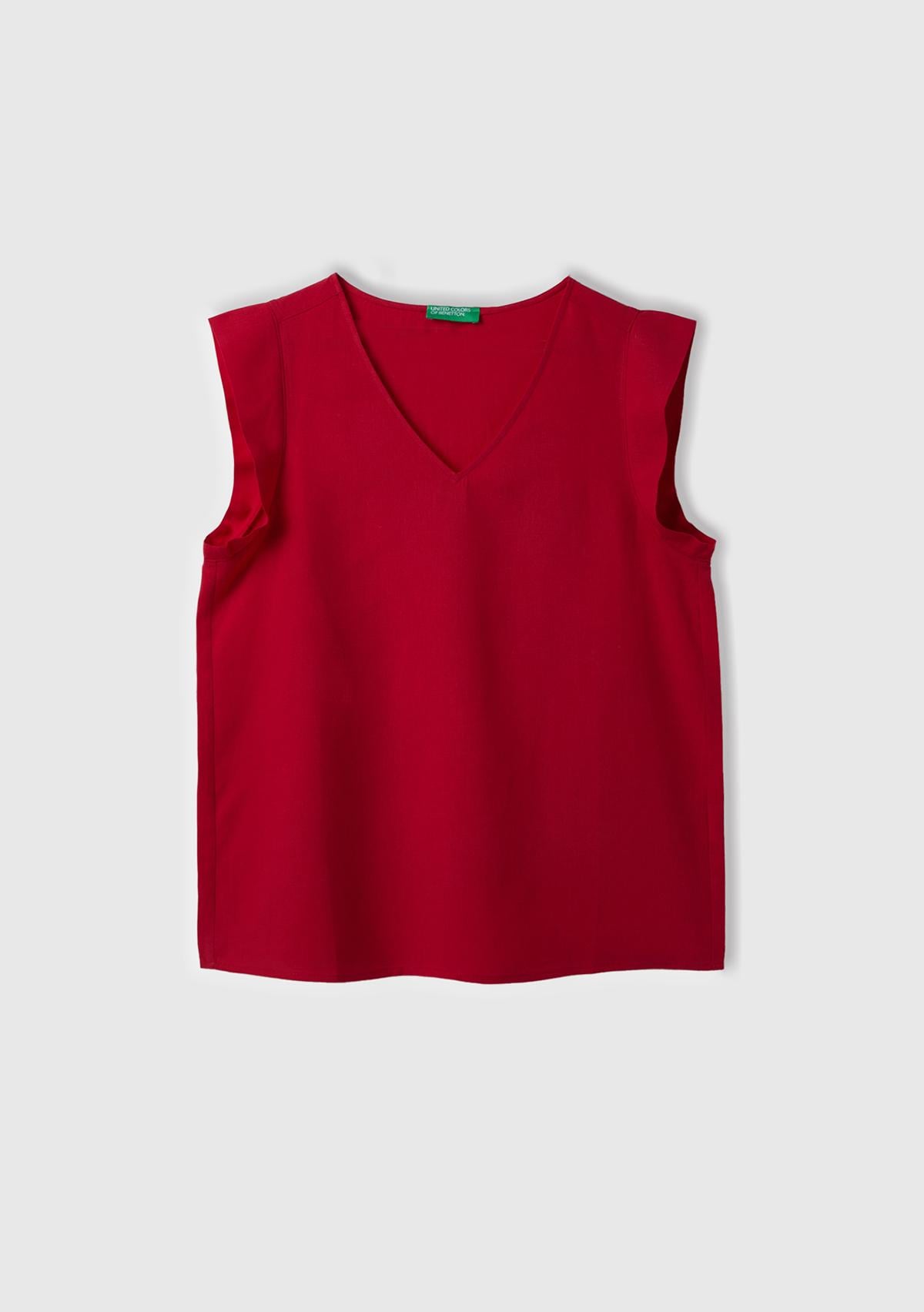  Kadın Vişne Liyosel ve Keten Karışımlı Geniş Kesim V Yaka Bluz