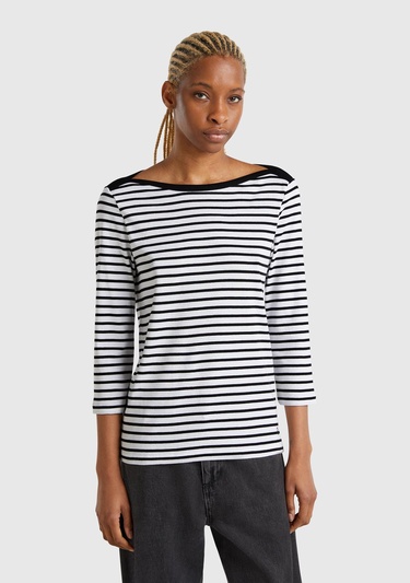  Kadın Beyaz %100 Pamuk Çizgili Logolu Kayık Yaka Truvakar Kol T-Shirt