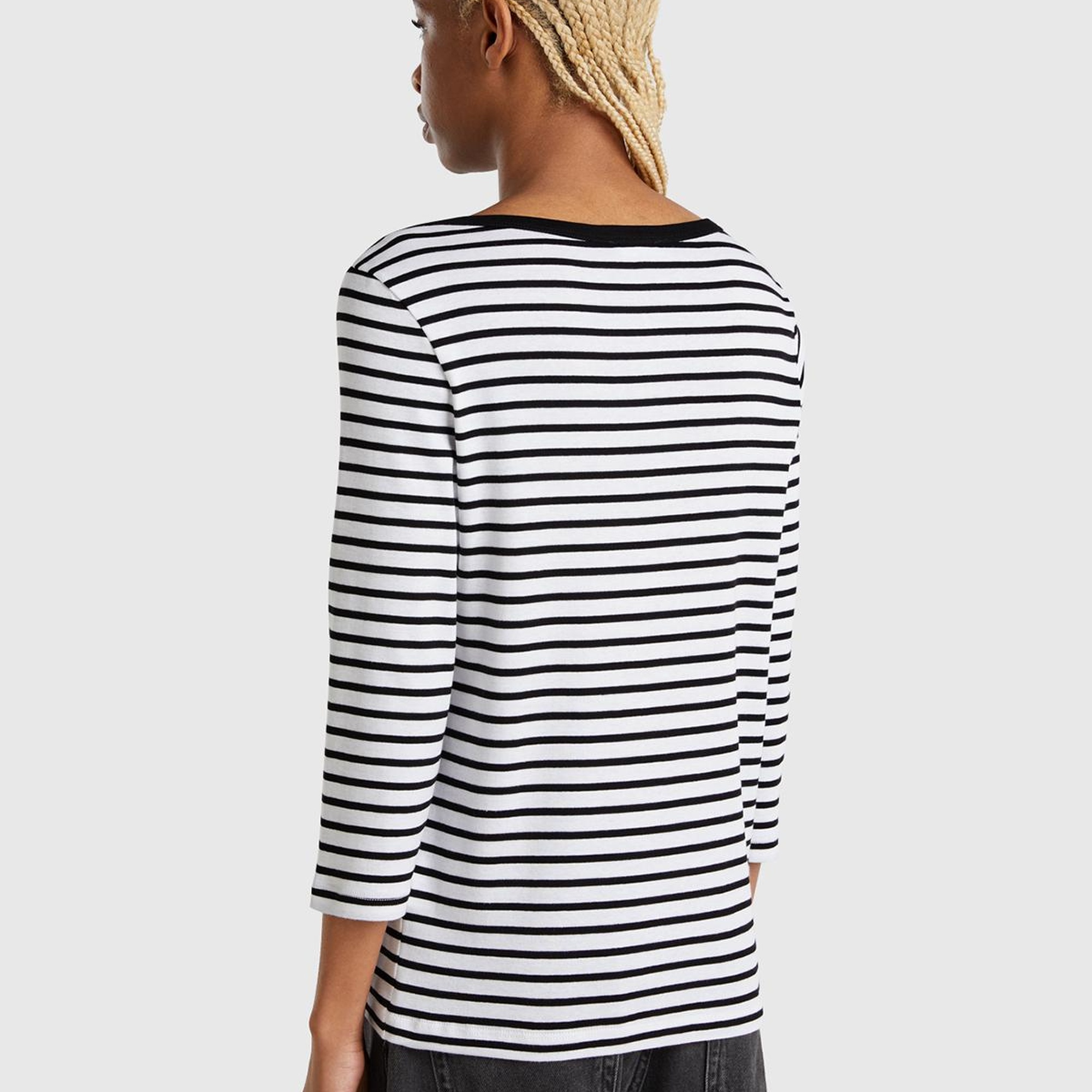 Kadın Beyaz %100 Pamuk Çizgili Logolu Kayık Yaka Truvakar Kol T-Shirt