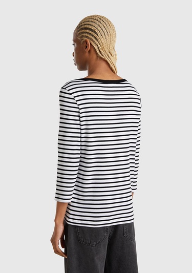  Kadın Beyaz %100 Pamuk Çizgili Logolu Kayık Yaka Truvakar Kol T-Shirt