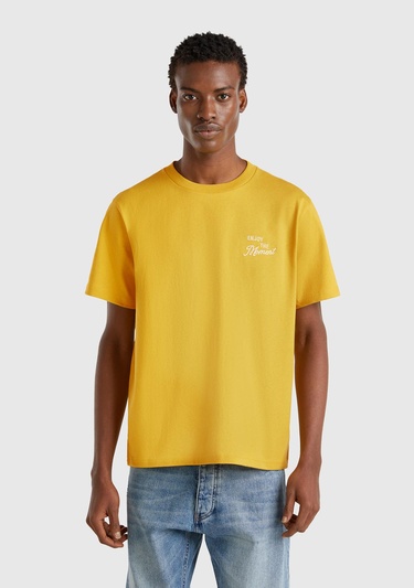  Erkek Sarı %100 Pamuk Sol Önü Baskılı Relax Fit Bisiklet Yaka T-Shirt