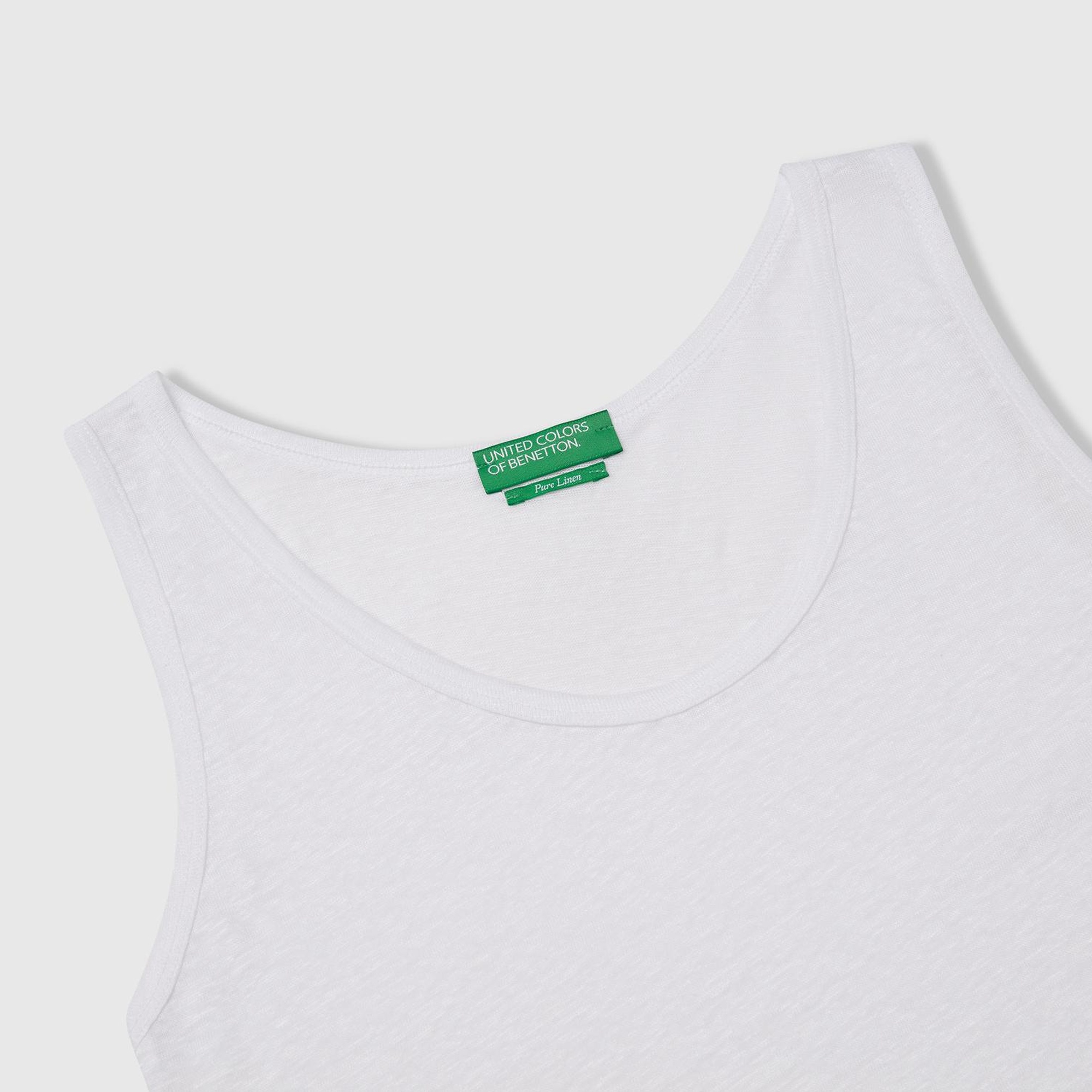 Kadın Beyaz %100 Keten Yanları Yırtmaçlı Regular Fit Yuvarlak Yaka Atlet