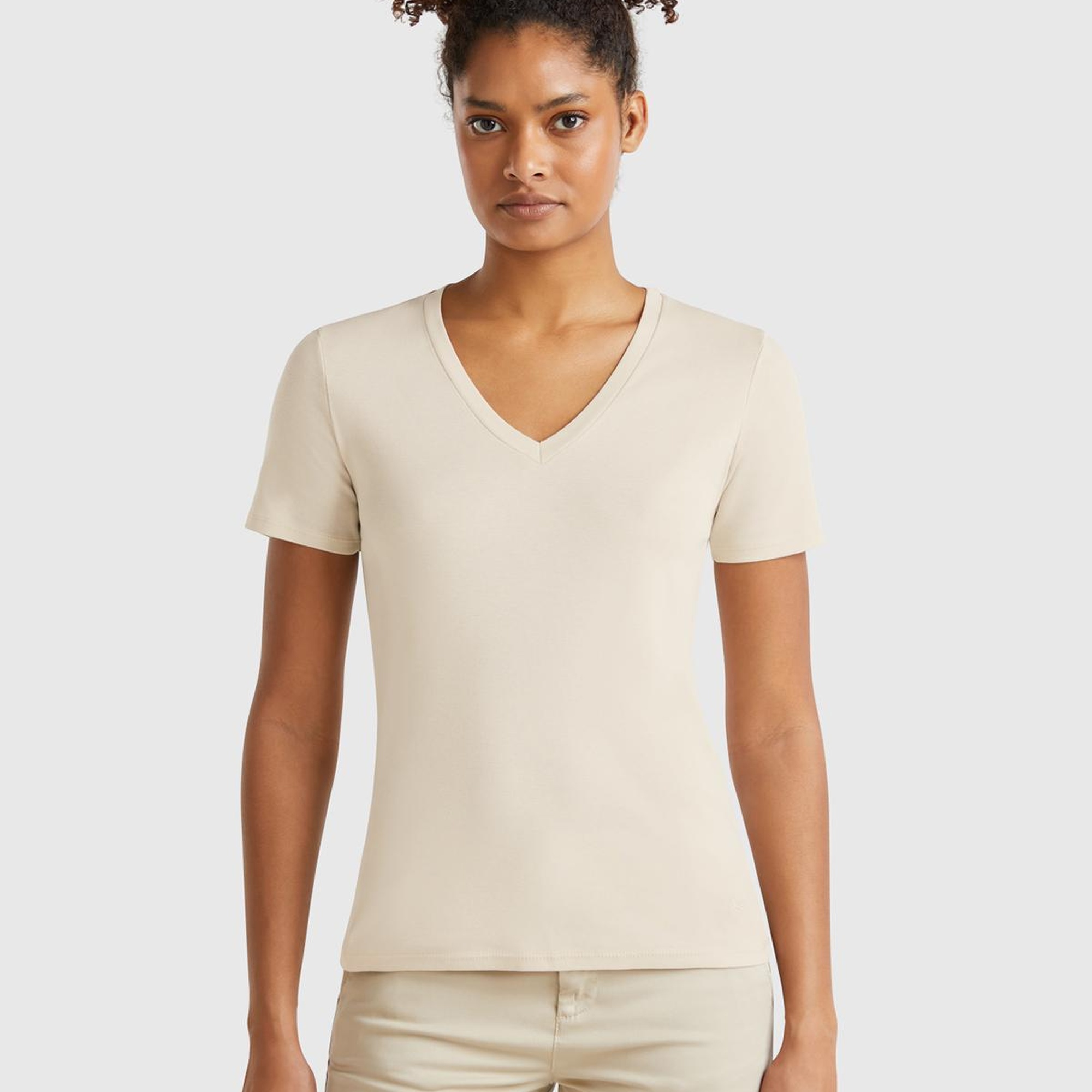 Kadın Taş Rengi %100 Pamuk V Yaka Basic T-Shirt