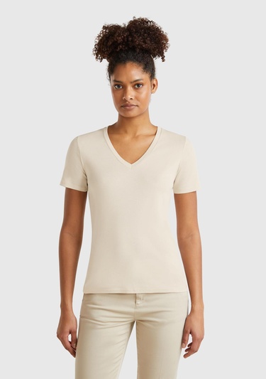 Kadın Taş Rengi %100 Pamuk V Yaka Basic T-Shirt
