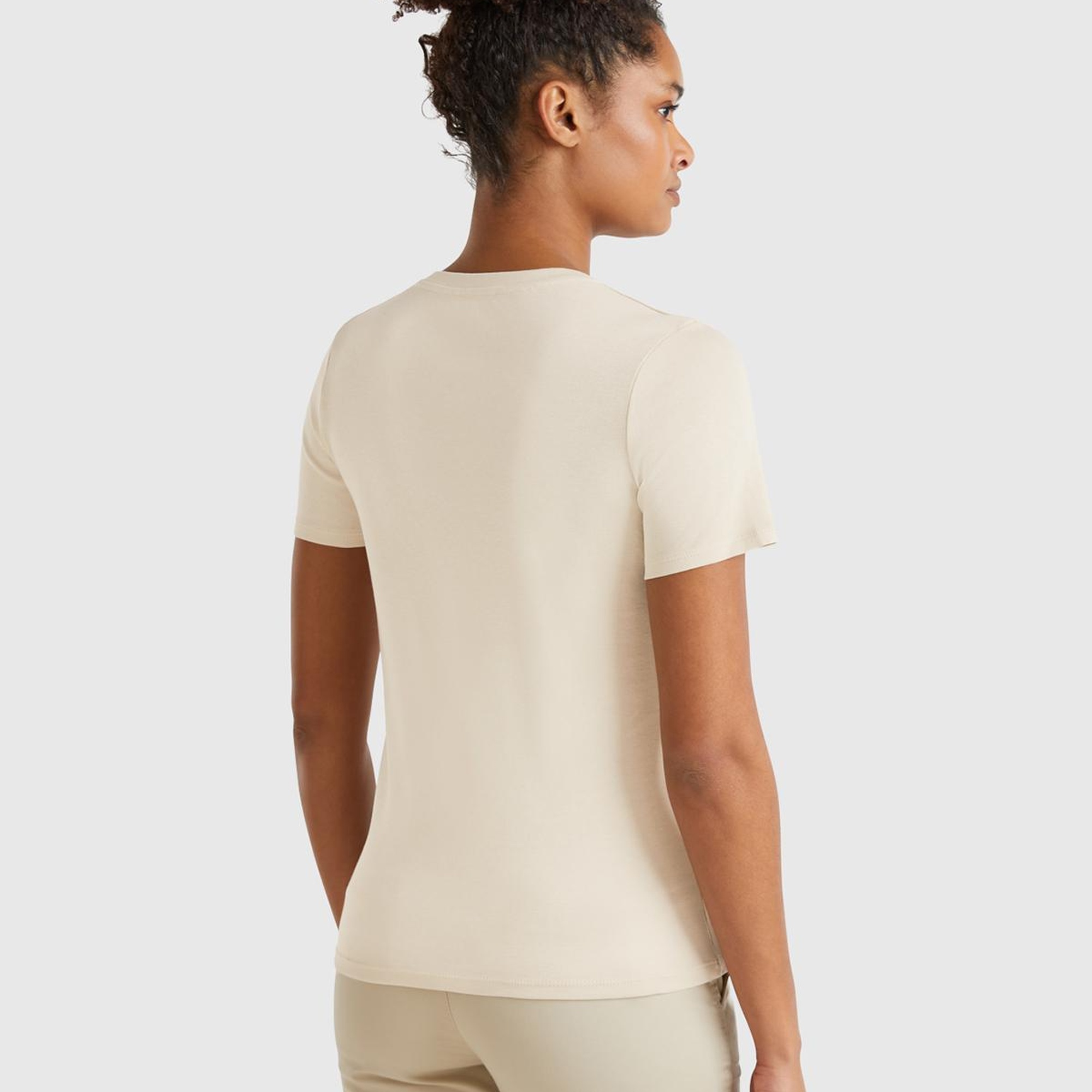 Kadın Taş Rengi %100 Pamuk V Yaka Basic T-Shirt