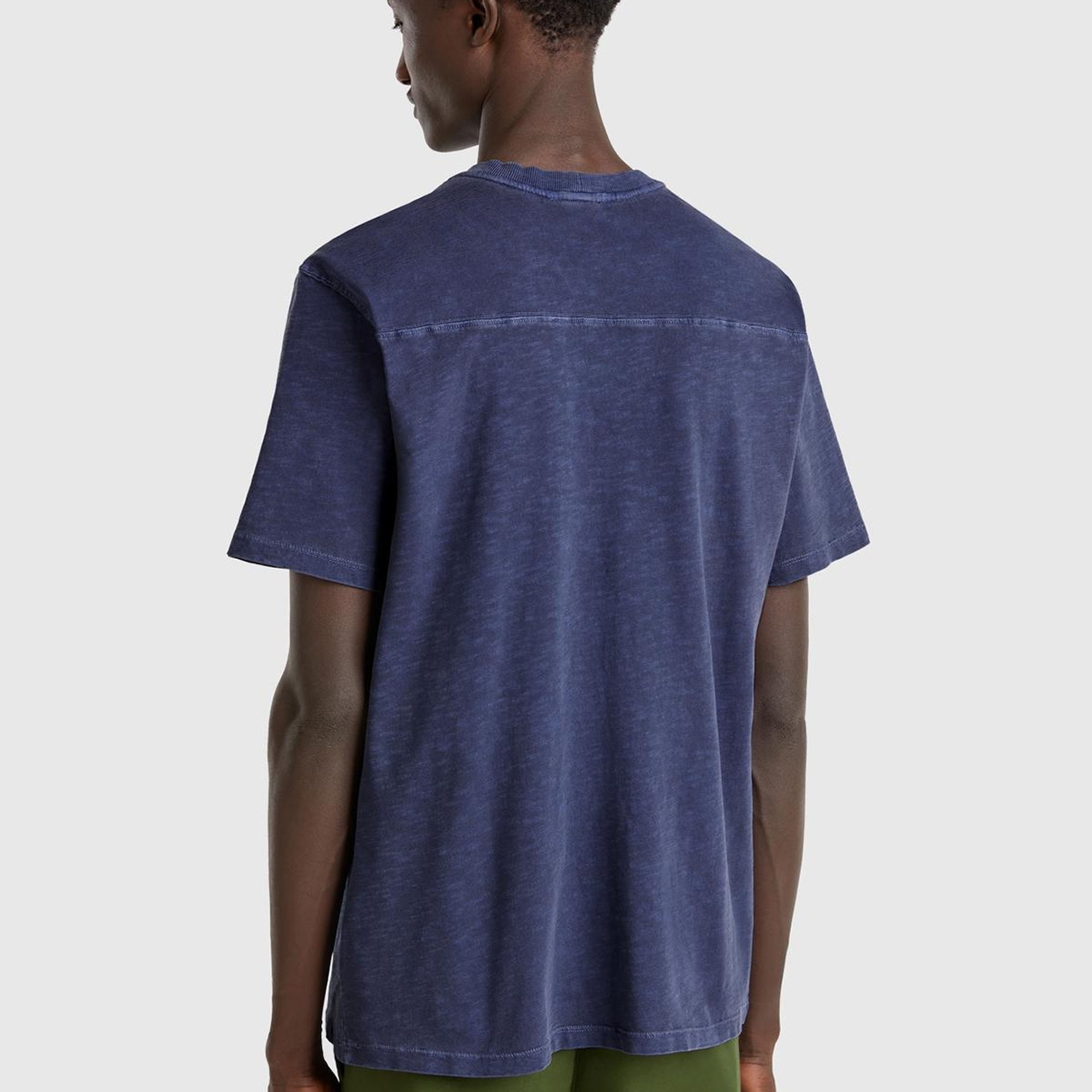 Erkek İndigo %100 Pamuk Yıpranmış Efektli Önü Baskılı Relax Fit T-Shirt