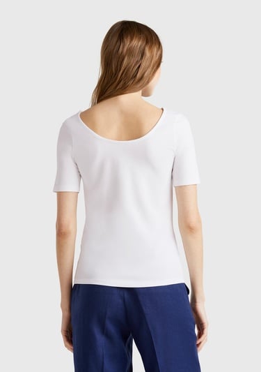  Kadın Beyaz Pamuk Karışımlı Örme Slim Fit Geniş Yaka T-Shirt