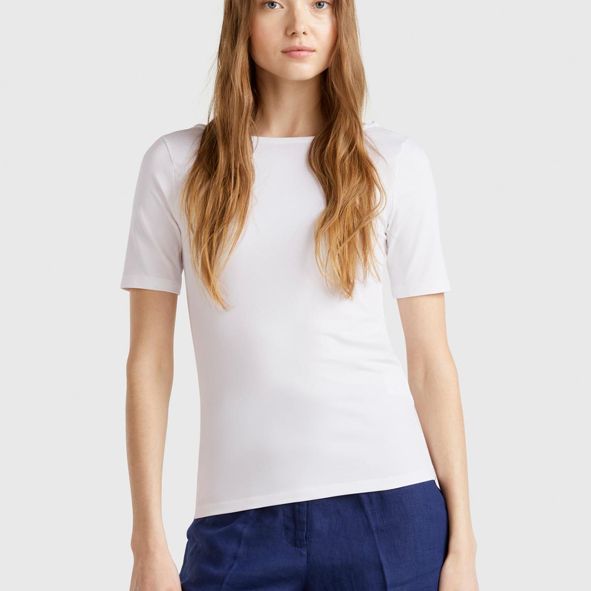 Kadın Beyaz Pamuk Karışımlı Örme Slim Fit Geniş Yaka T-Shirt