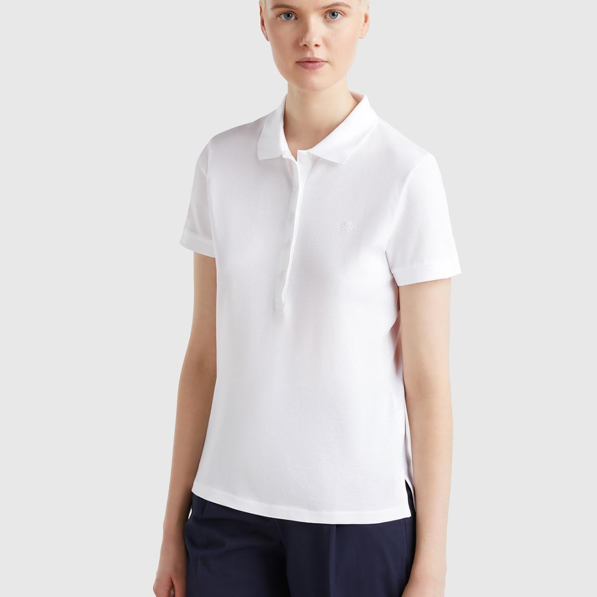 Kadın Beyaz Pamuk Karışımlı Sol Önü Logo Nakışlı Slim Fit Polo T-Shirt