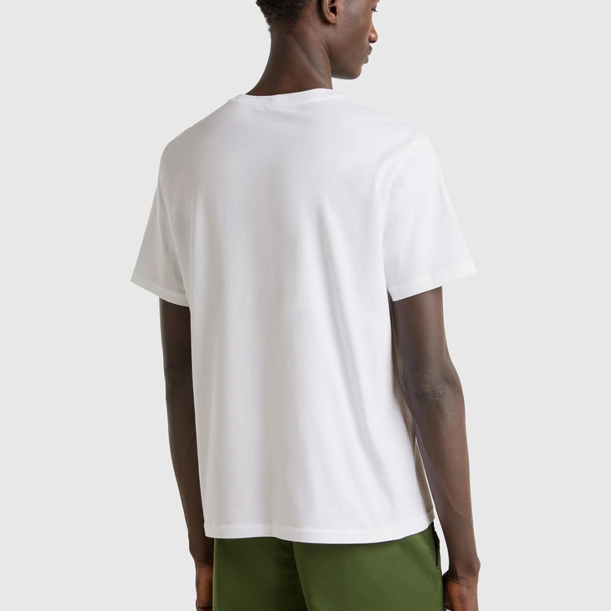 Erkek Beyaz %100 Pamuk Önü Logo Baskılı Relax Fit T-Shirt