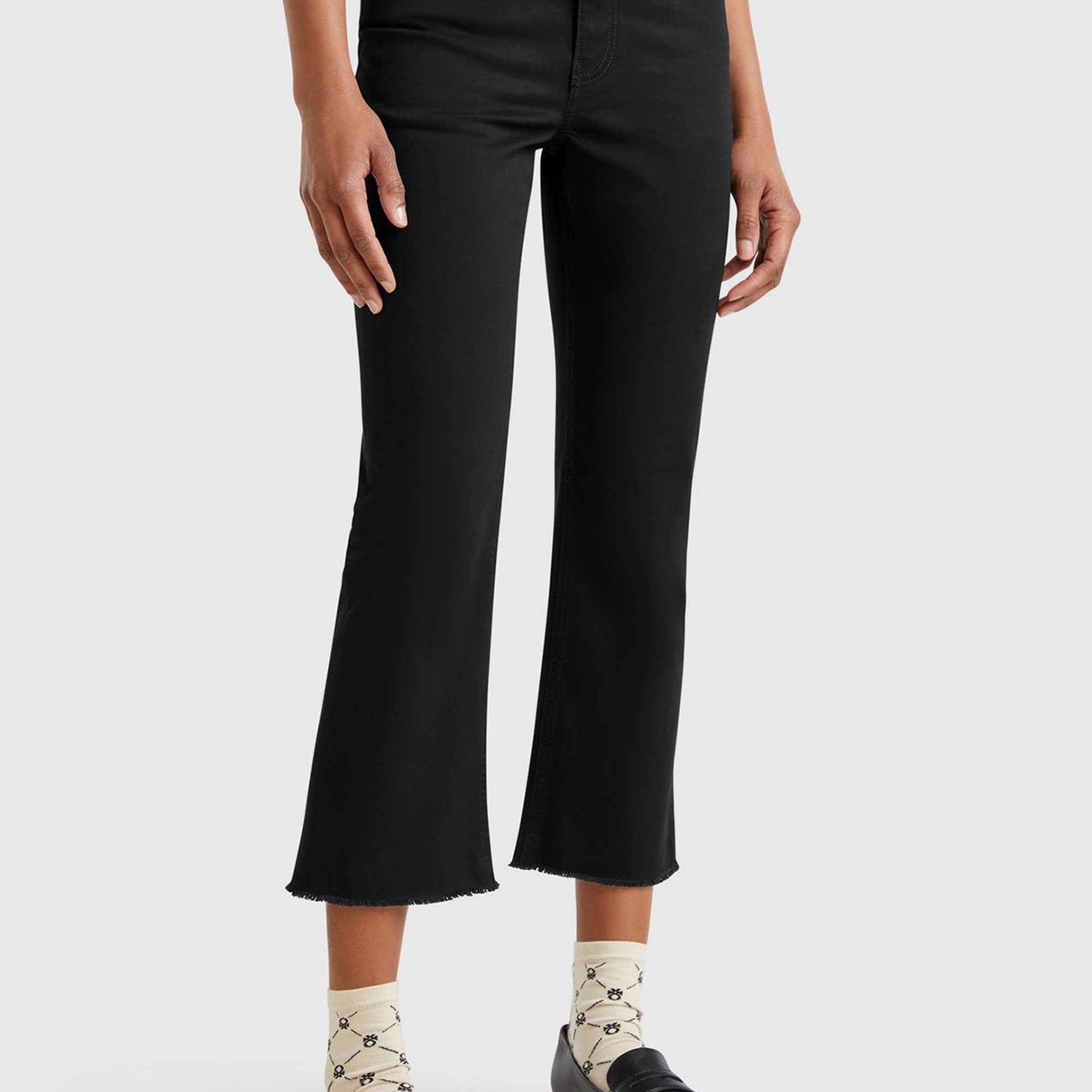 Kadın Siyah 5 Cepli Kısa Paça Denim Pantolon