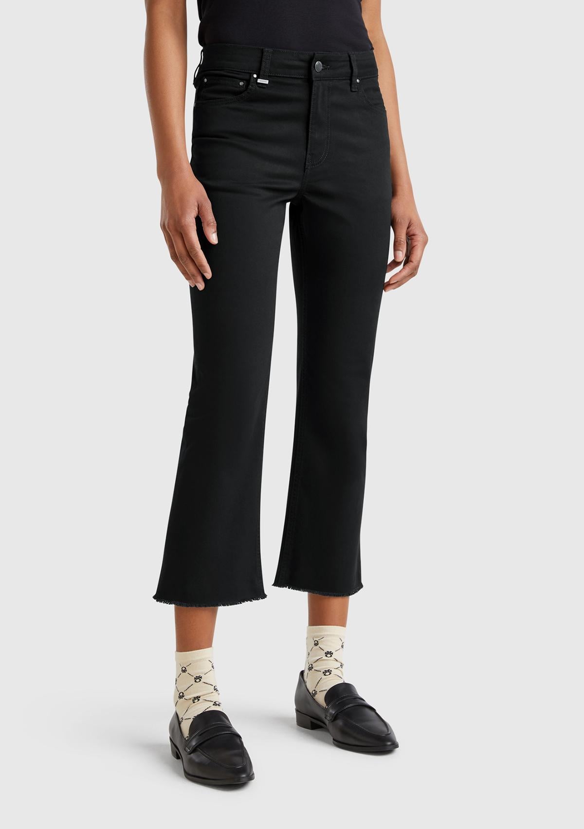  Kadın Siyah 5 Cepli Kısa Paça Denim Pantolon