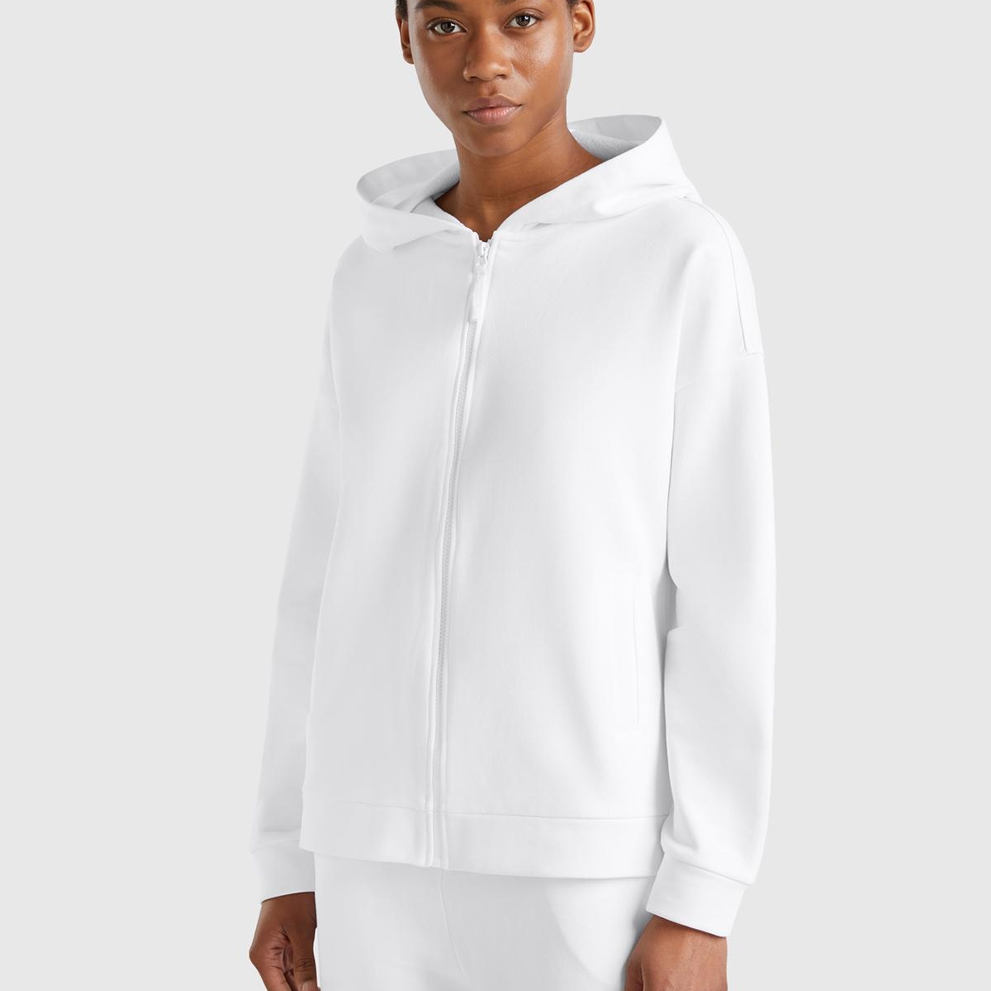 Kadın Beyaz Logo Baskı Detaylı Kapüşonlu Relax Fit Sweatshirt