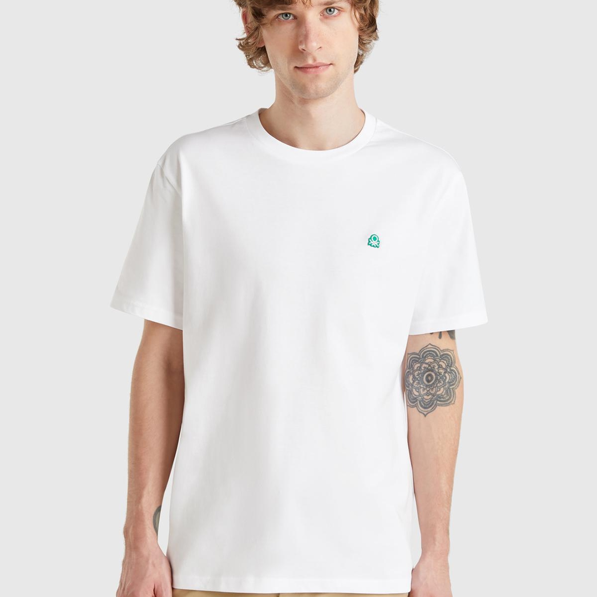 Erkek Beyaz %100 Koton Benetton Logolu Bisiklet Yaka T-Shirt
