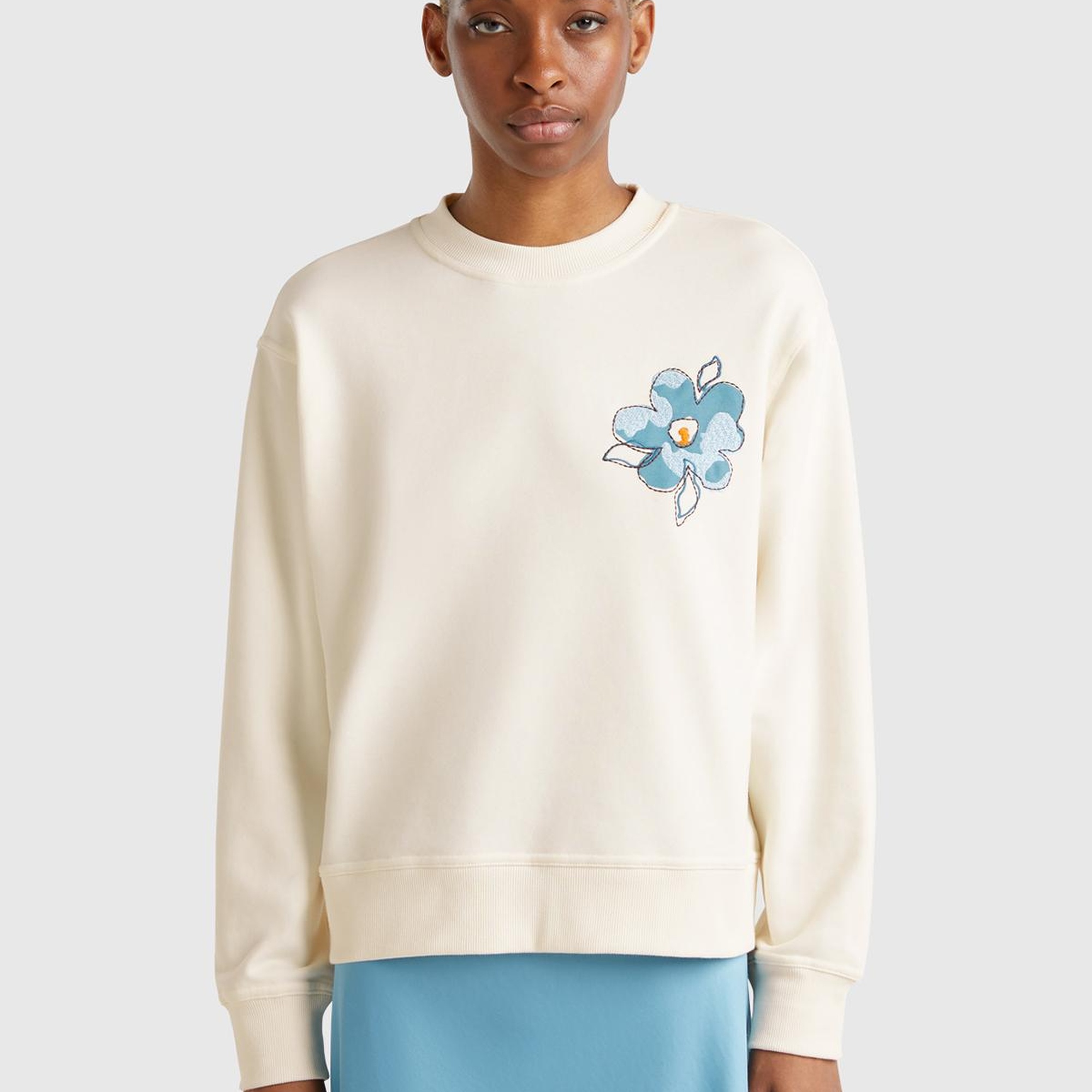 Kadın Krem Koton Karışımlı Çiçek Desenli Sweatshirt