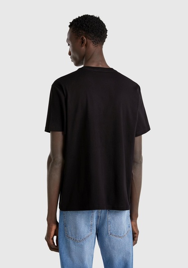  Erkek Siyah %100 Pamuk Önü Logo Baskılı Relax Fit T-Shirt