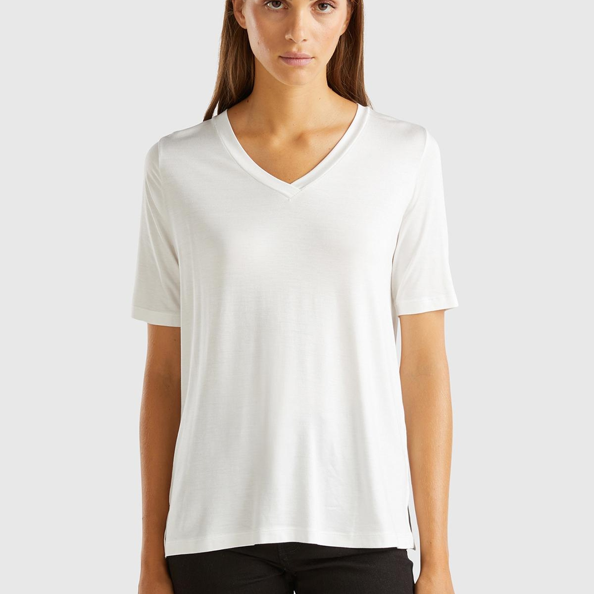 Kadın Beyaz Eko-Viskoz Regular Fit V Yaka T-Shirt