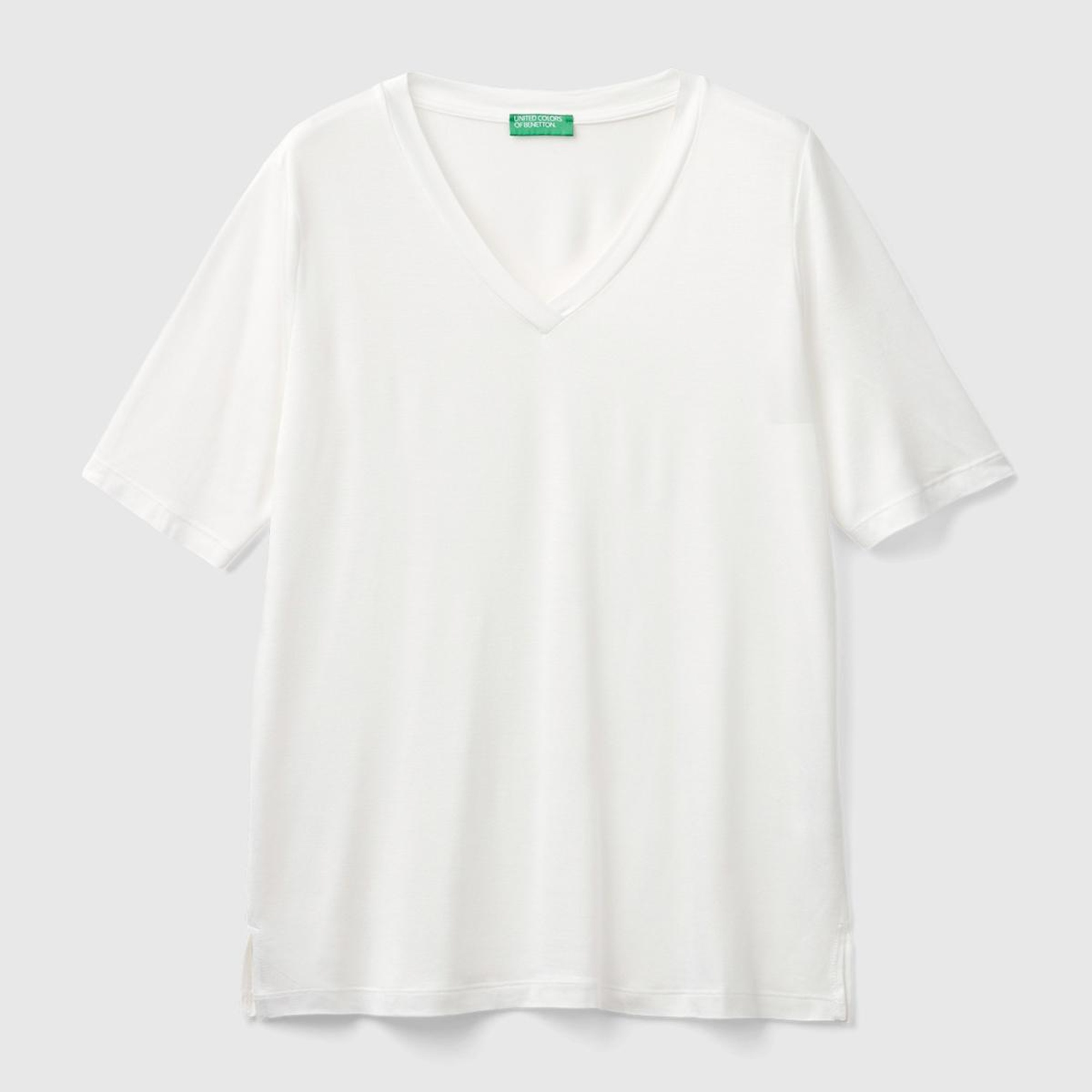 Kadın Beyaz Eko-Viskoz Regular Fit V Yaka T-Shirt