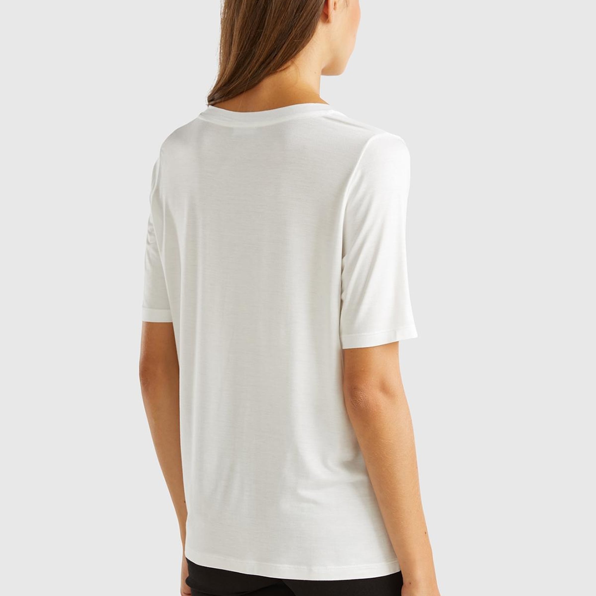 Kadın Beyaz Eko-Viskoz Regular Fit V Yaka T-Shirt