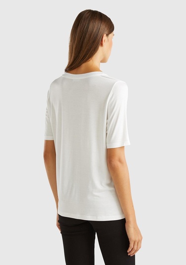  Kadın Beyaz Eko-Viskoz Regular Fit V Yaka T-Shirt