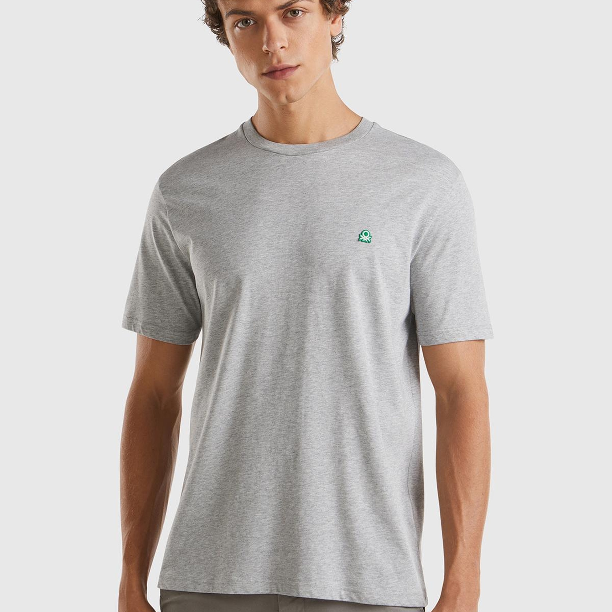 Erkek Gri Melanj %100 Koton Benetton Logolu Bisiklet Yaka T-Shirt