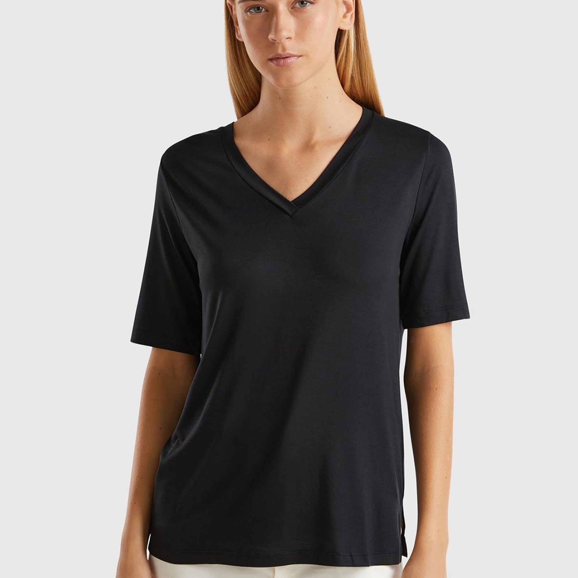 Kadın Siyah Eko-Viskoz Regular Fit V Yaka T-Shirt