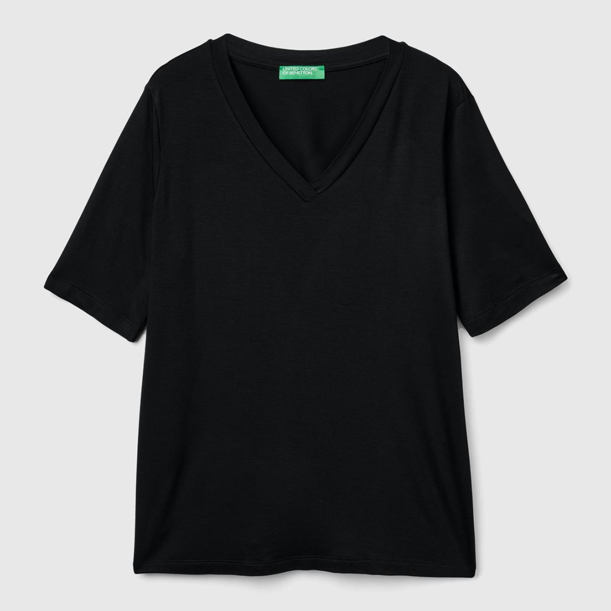 Kadın Siyah Eko-Viskoz Regular Fit V Yaka T-Shirt